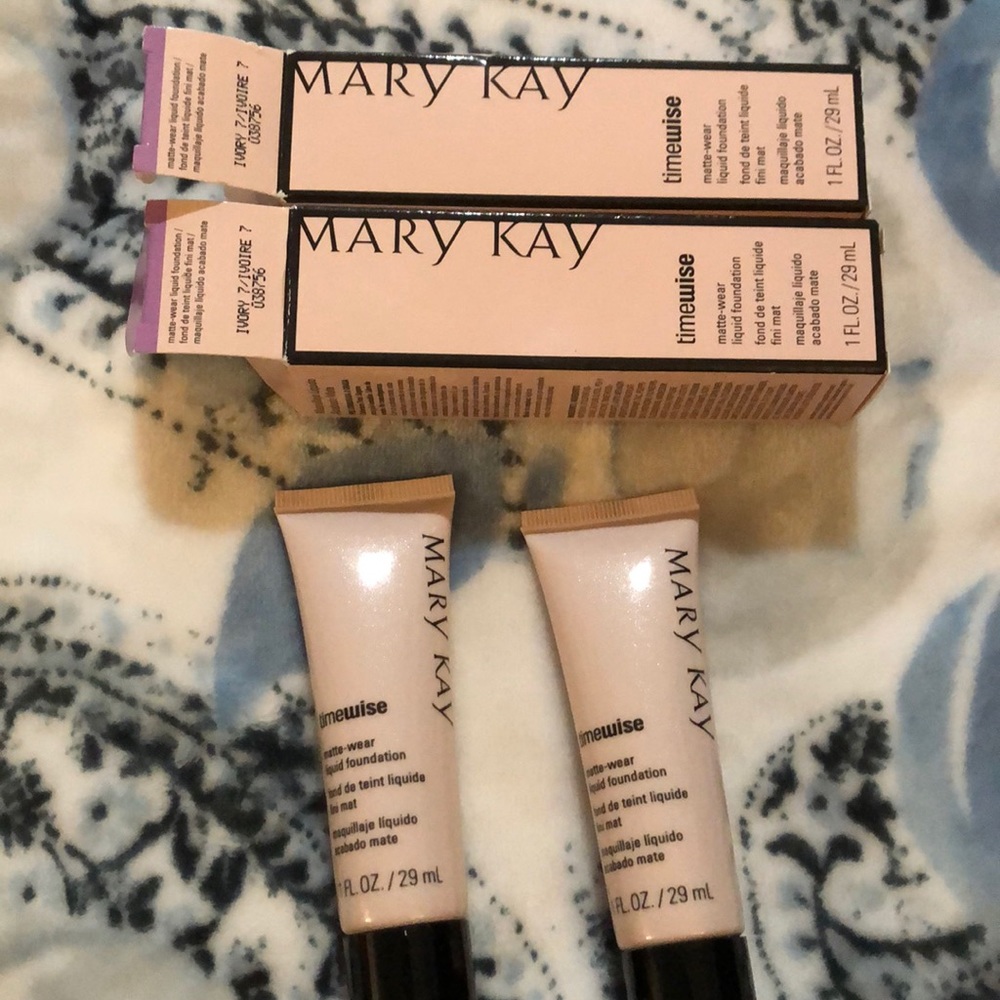 (2) Matte-wear liquid foundation IVORY 7